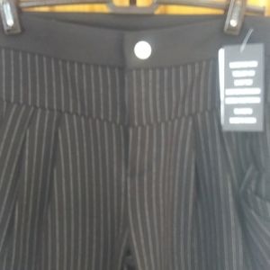 Womens Size 4 NWT Ankle  Crop Pinstripe Trousers